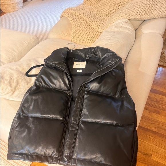 Wilfred Free Sleek Black Puffer Vest from Aritzia - Picture 2 of 4